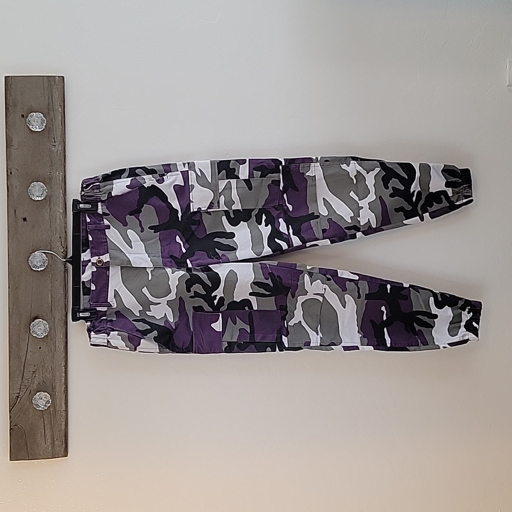NWOT Men's Purple camo pants SZ 34